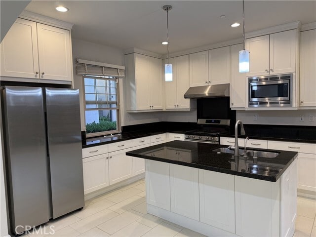Building Photo - 62 Strawberry Grove