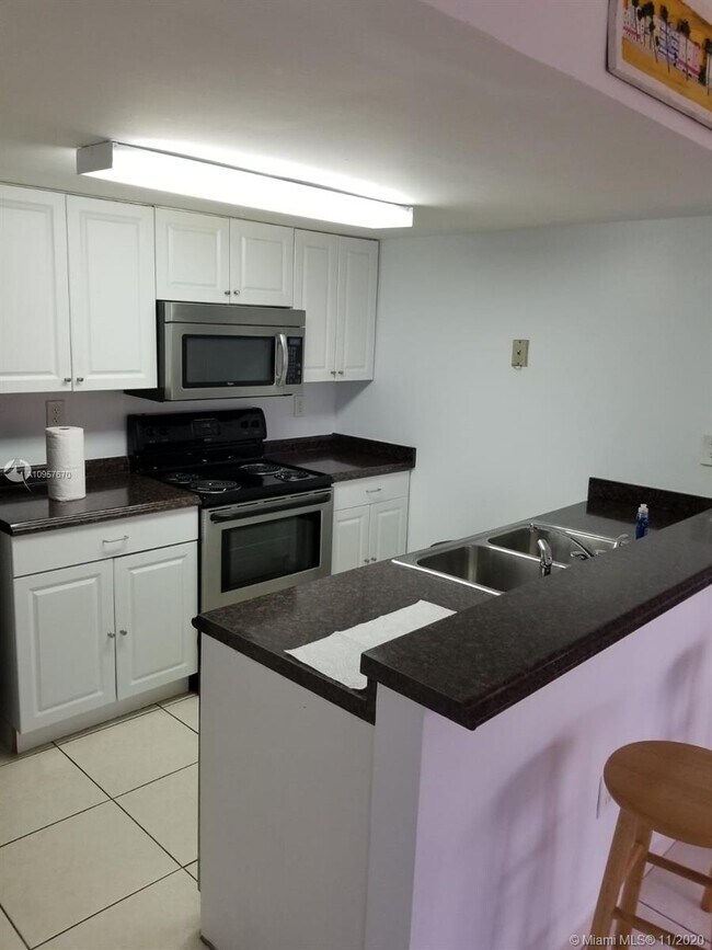 Foto del edificio - 8515 NW 3rd Ln