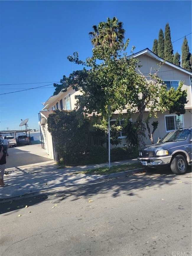 Building Photo - 1147 N Loma Vista Dr