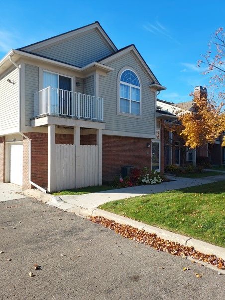 Foto principal - 16423 Claremont Dr