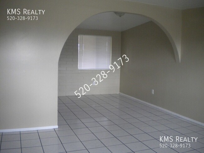 Building Photo - 4 Bedroom 2 Bath- 1711 E Canada Street- OW...