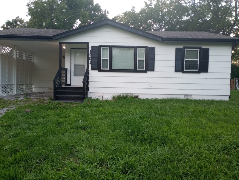 Primary Photo - 1901 Boyd Ln