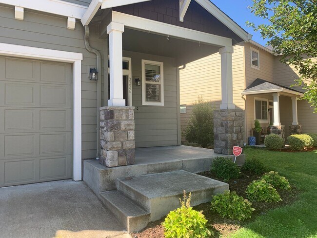 Foto del edificio - COMING SOON INQUIRE WITHIN- Beautiful 5 bdrm  and master on the main Home in Lacamas Meadows subd...