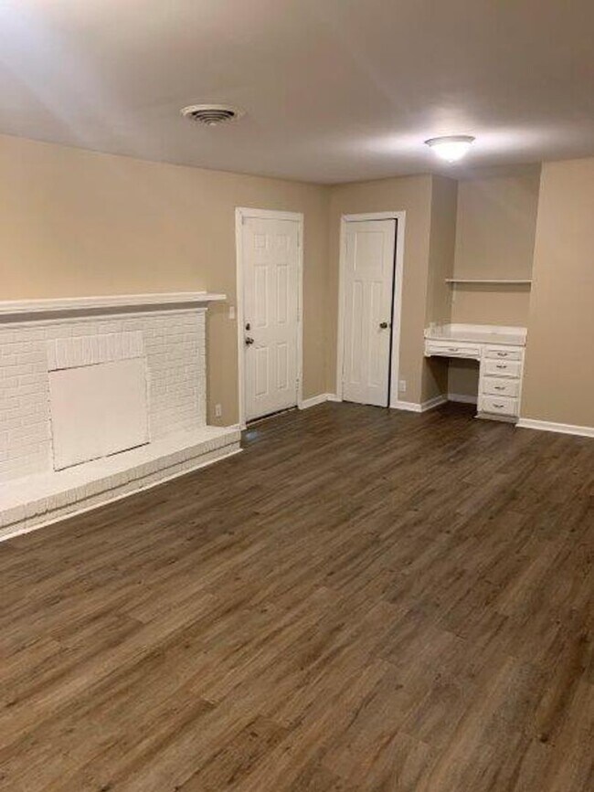 Building Photo - BELOW MARKET RENT!