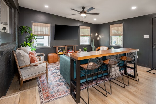 Building Photo - 308 Dunn St