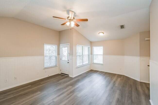 Foto del edificio - 278 Carriann Cove Ct