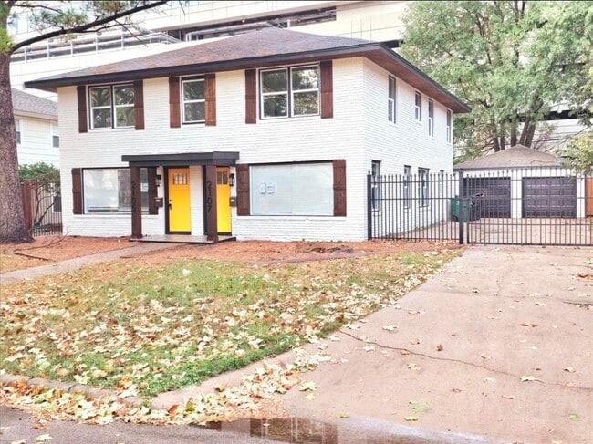 Building Photo - 2105 Sheridan St