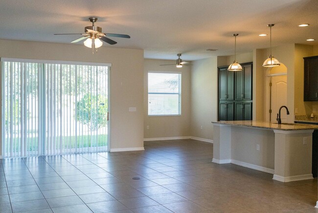 Building Photo - Beautiful 4 Bedroom 3 Bath Home in Gated C...