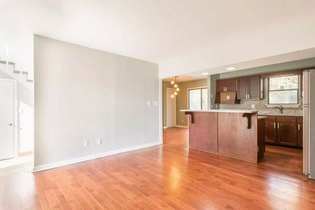 Building Photo - 929 Ashland Terrace