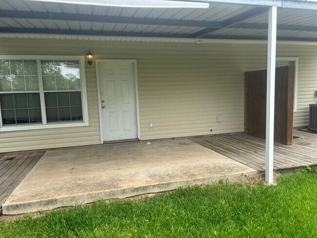 Foto del edificio - 2B/2B Home Available in Sulphur