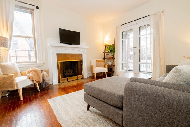 Foto del edificio - 1628 De Sales Ln