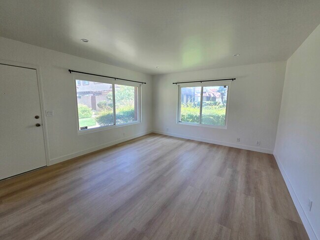 Foto del edificio - 1163 N Barston Ave