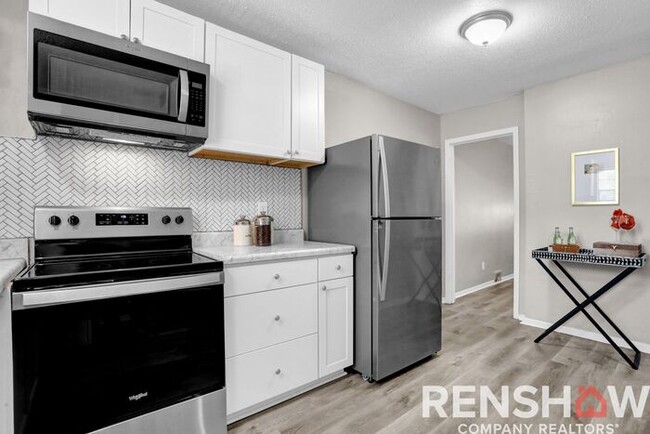 Building Photo - Rhodes Townhomes - Two Story 2 Bedrooms / ...