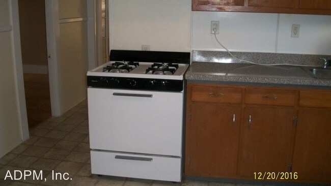 Building Photo - 2 br, 1 bath House - 21 Grove St. #1