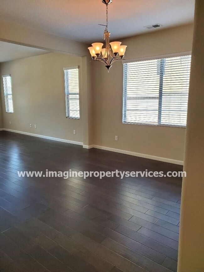 Building Photo - Gorgeous Home in Blackstone Gated Community