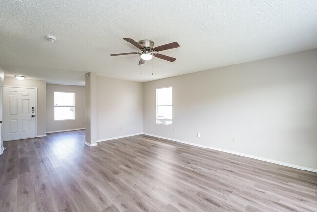 Foto del edificio - 300 Dakota Ridge Dr