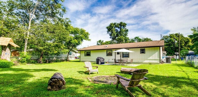 Building Photo - 20126 Suncrest Dr