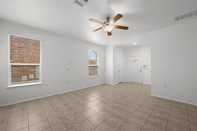 Building Photo - 10909 Helms Deep Dr