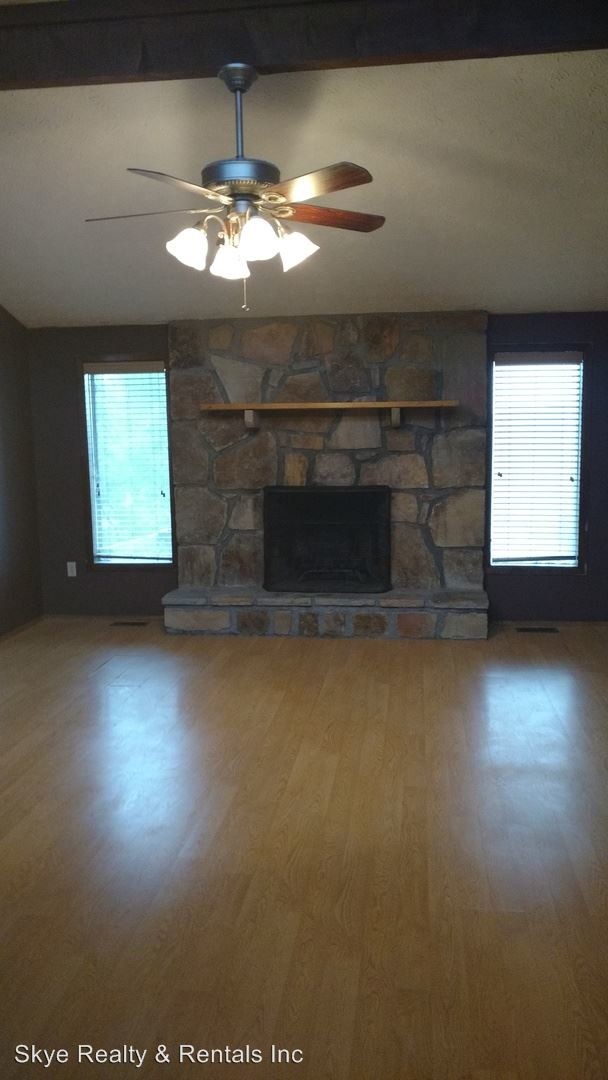 Building Photo - 4238 Dollys Dr
