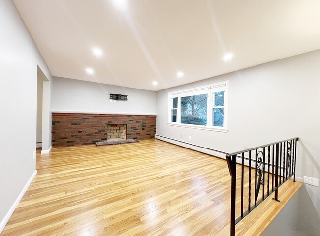 Building Photo - 14 Lamoine St