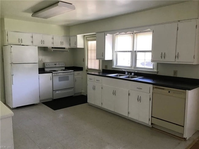 Building Photo - 2 bedroom in Chesapeake VA 23322