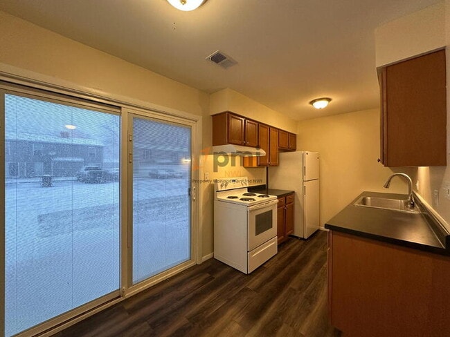 Foto del edificio - 2221 Yorktowne Dr