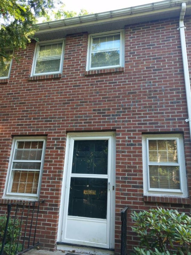 5 Delanson Cir, Wellesley, MA 02482 Townhome Rentals in Wellesley MA