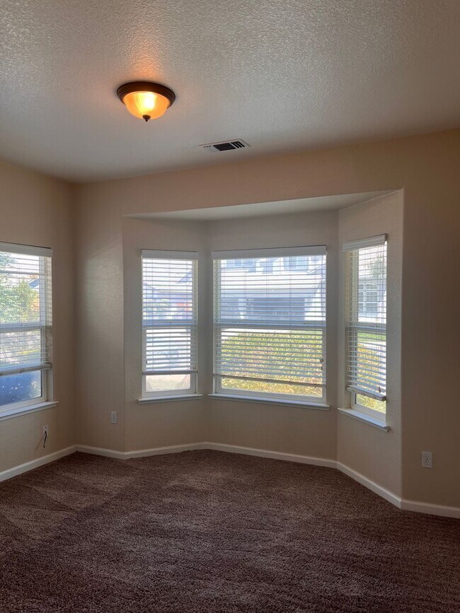 Building Photo - Beautiful Home in Hughson 3 bedroom 2 baths!