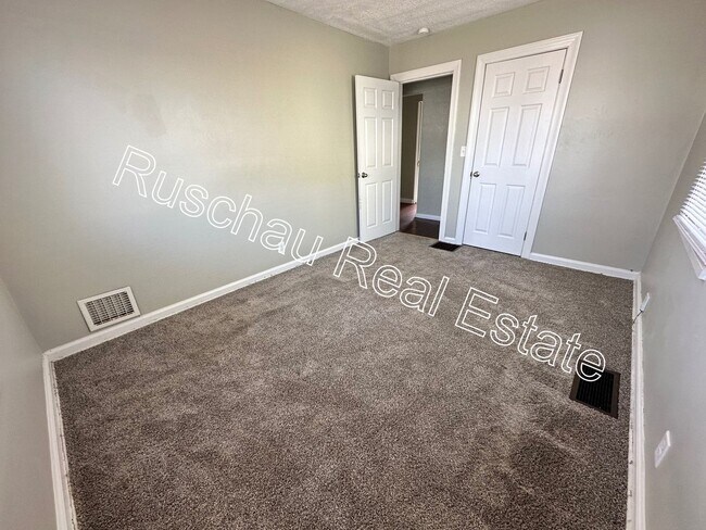 Building Photo - 3 bed 1 bath home