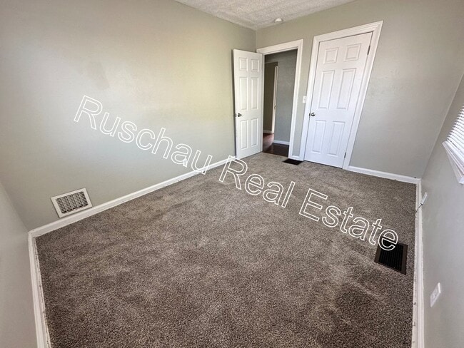 Foto del edificio - 3 bed 1 bath home
