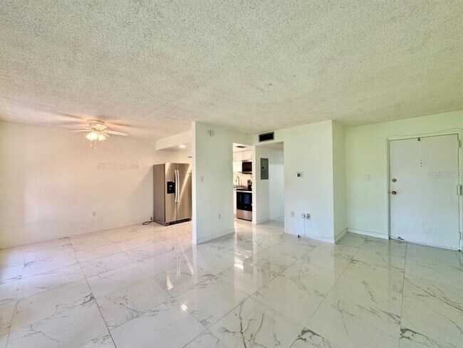 Foto del edificio - 1095 82nd Terrace N