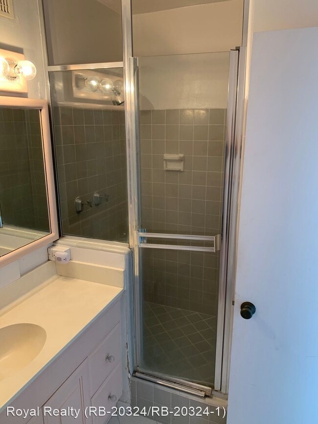 Building Photo - 1 br, 1 bath House - 1710 Makiki St. #1007