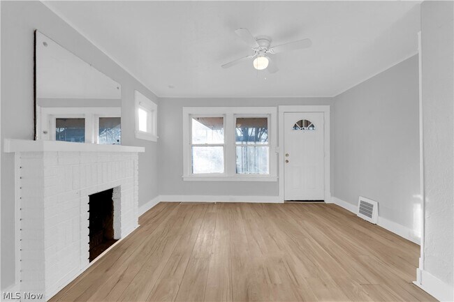 Foto del edificio - 1145 E 167th St