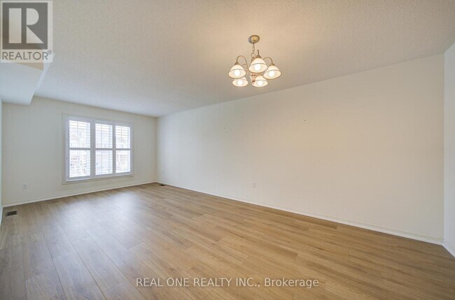 Photo du bâtiment - 584 Reeves Way Blvd