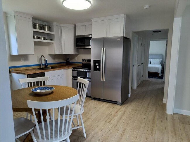 Foto del edificio - 10 Reardon Dr