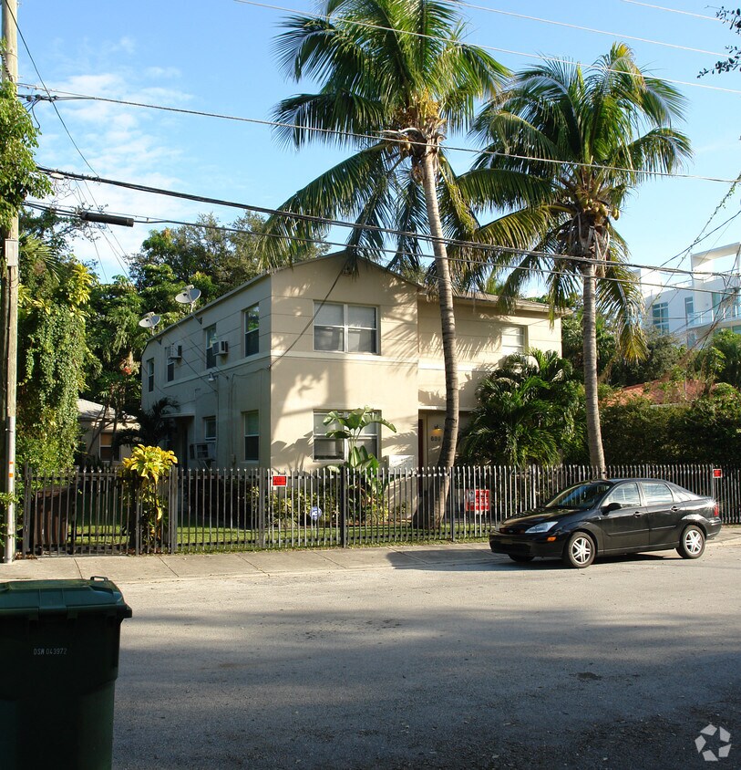 Foto principal - 689 NE 61st St
