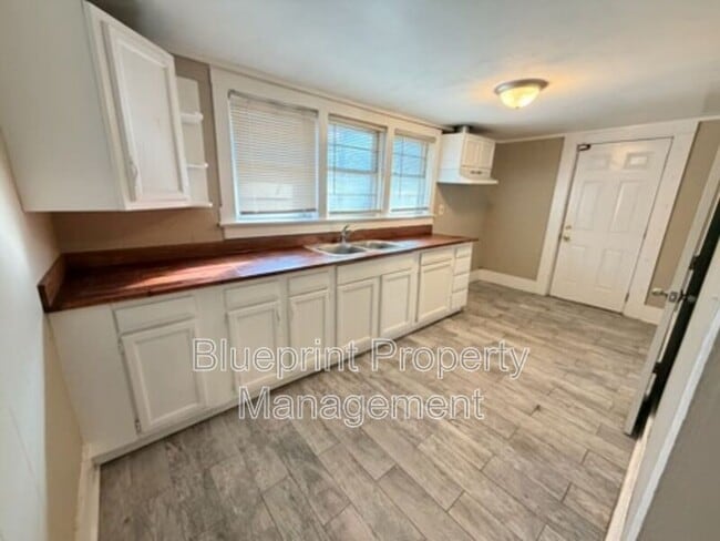 Building Photo - 6609 Avenue O