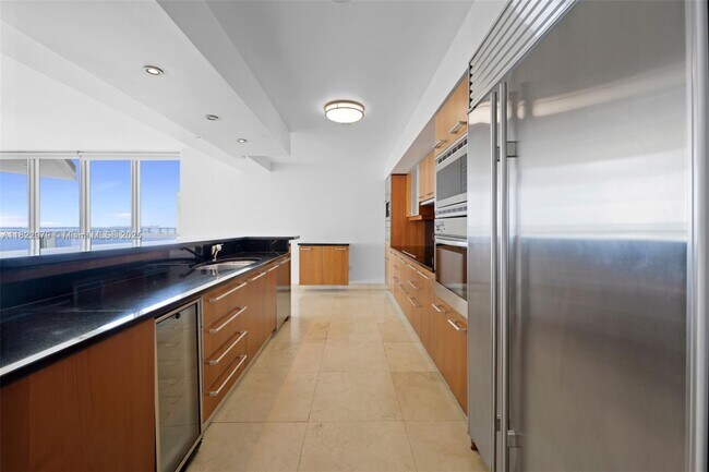 Foto del edificio - 1331 Brickell Bay Dr