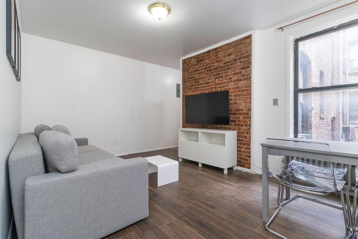 Foto principal - 1827 2nd Ave