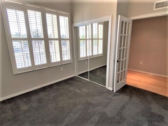 Building Photo - 3 Bedroom 2 Bathroom top floor condo at the Terraces of East Village.