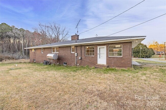 Building Photo - 44261 US-52
