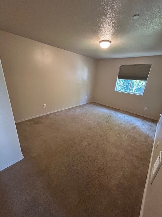 Building Photo - 508 SE Davis St
