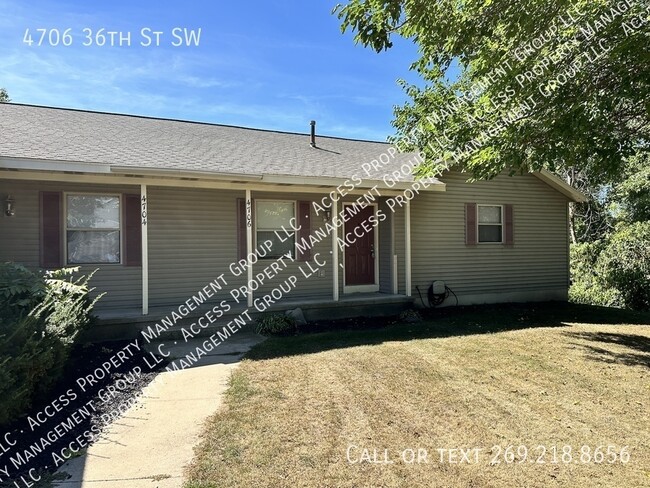 Building Photo - Grandville 3 Bedroom 2 Bathroom Duplex