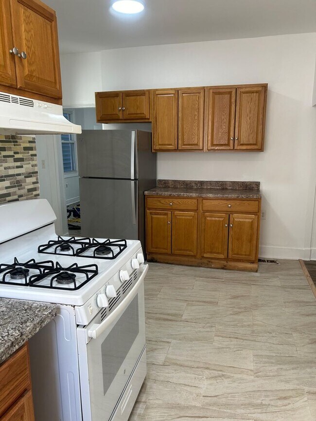 Building Photo - 52 2nd St