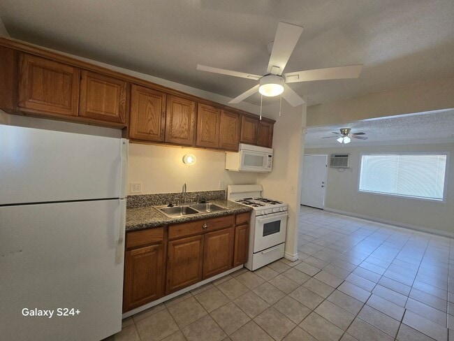 Building Photo - 5826 Ocotillo Ave