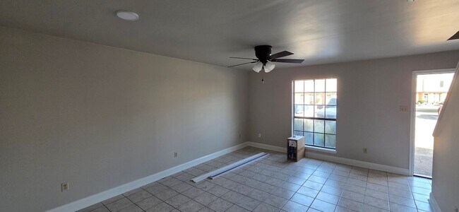 Foto del edificio - Townhome Near Lafayette High