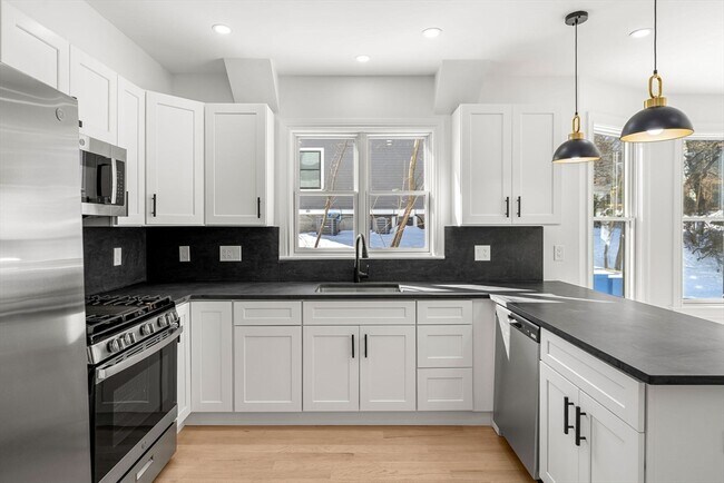 Building Photo - 53 Dustin St