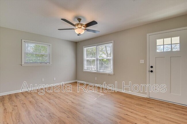 Building Photo - 2513 Parkway Dr