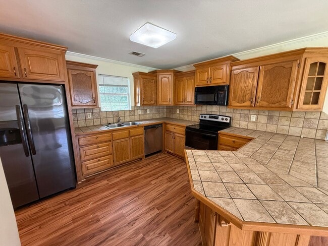Building Photo - 3913 Hobbs Dr