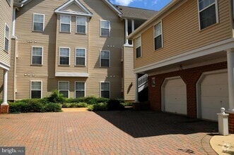 Building Photo - 5812 Wyndham Cir